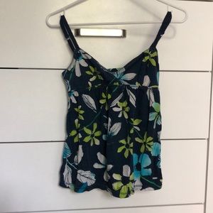 Super cute colors and flower design tank top!